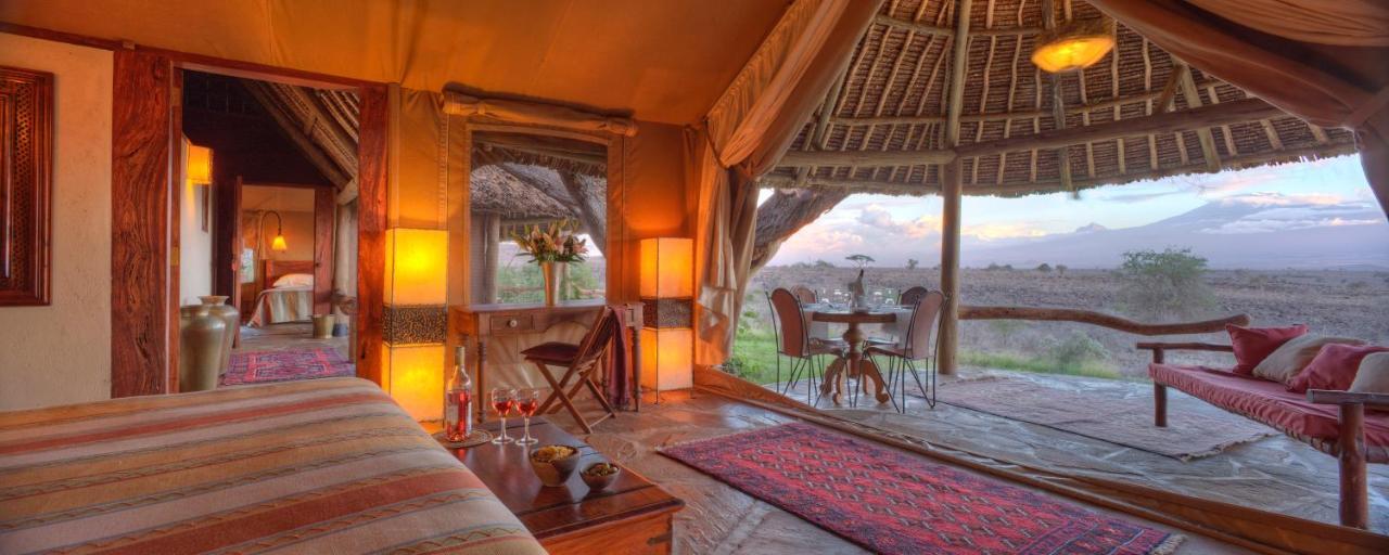 Luxury tent Elewana Tortilis Camp