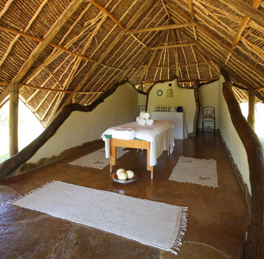 Luxury tent Elewana Tortilis Camp *