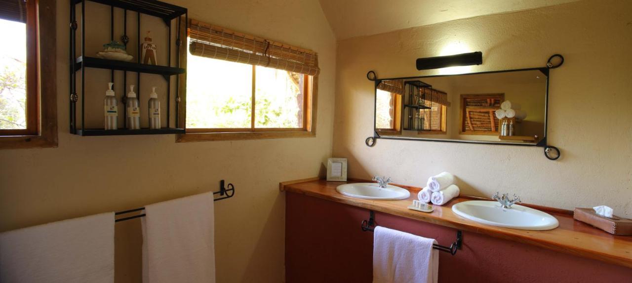 Luxury tent Elewana Tortilis Camp