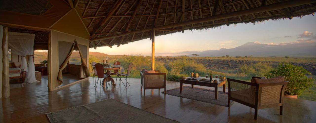 Luxury tent Elewana Tortilis Camp *